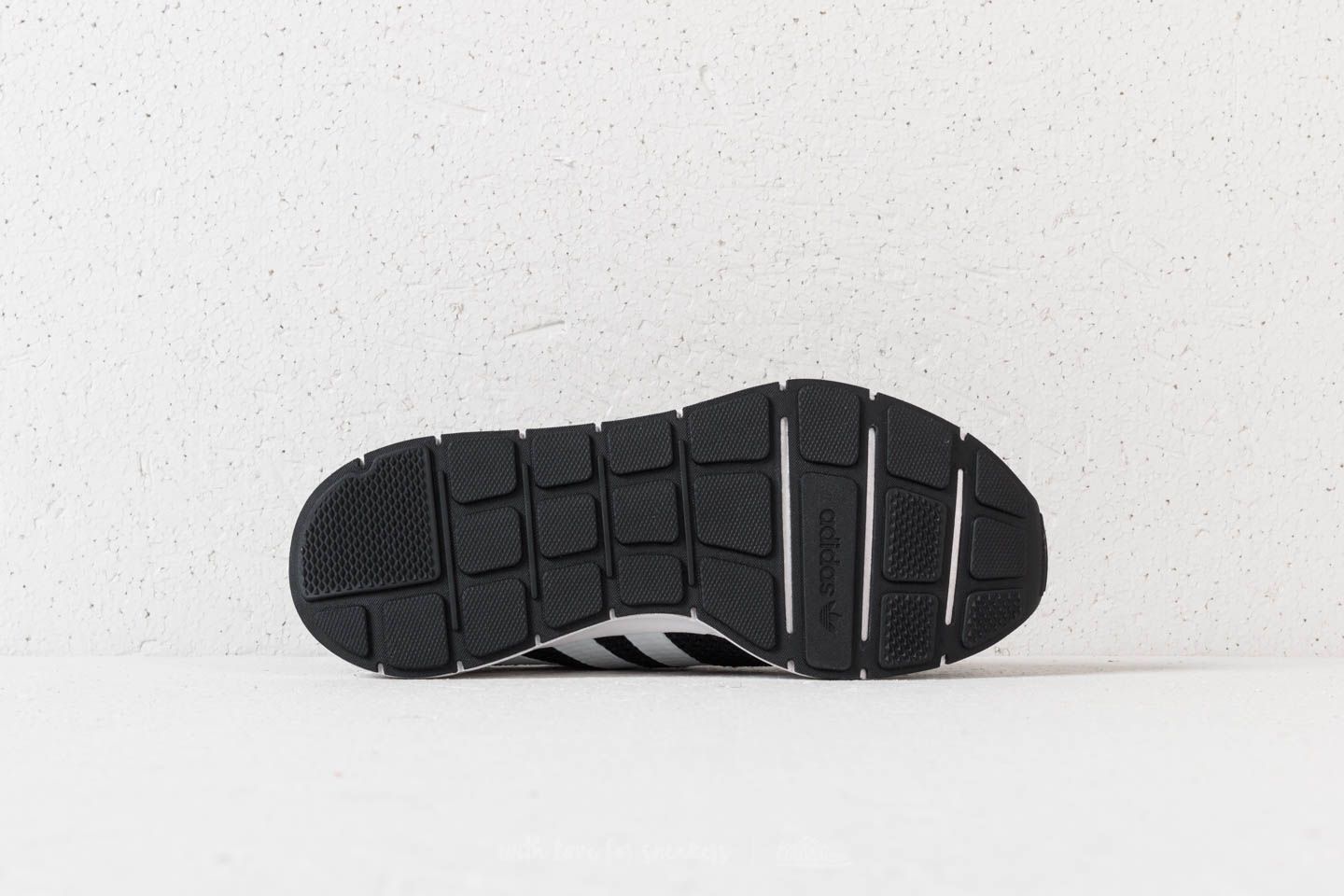 Buty damskie adidas Swift Run W Core Black/ FtwWhite/ Core Black