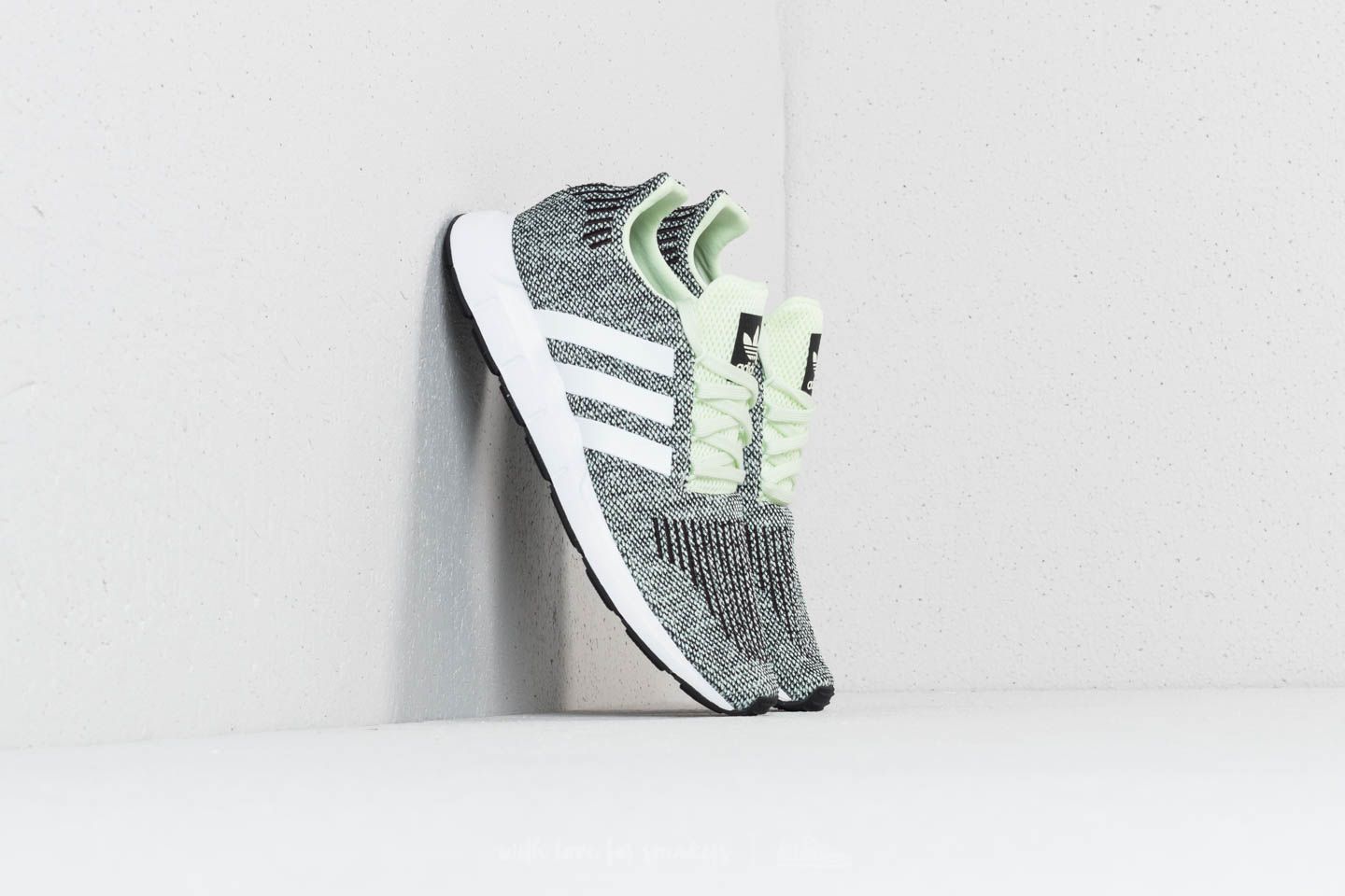 Harga adidas top swift run white