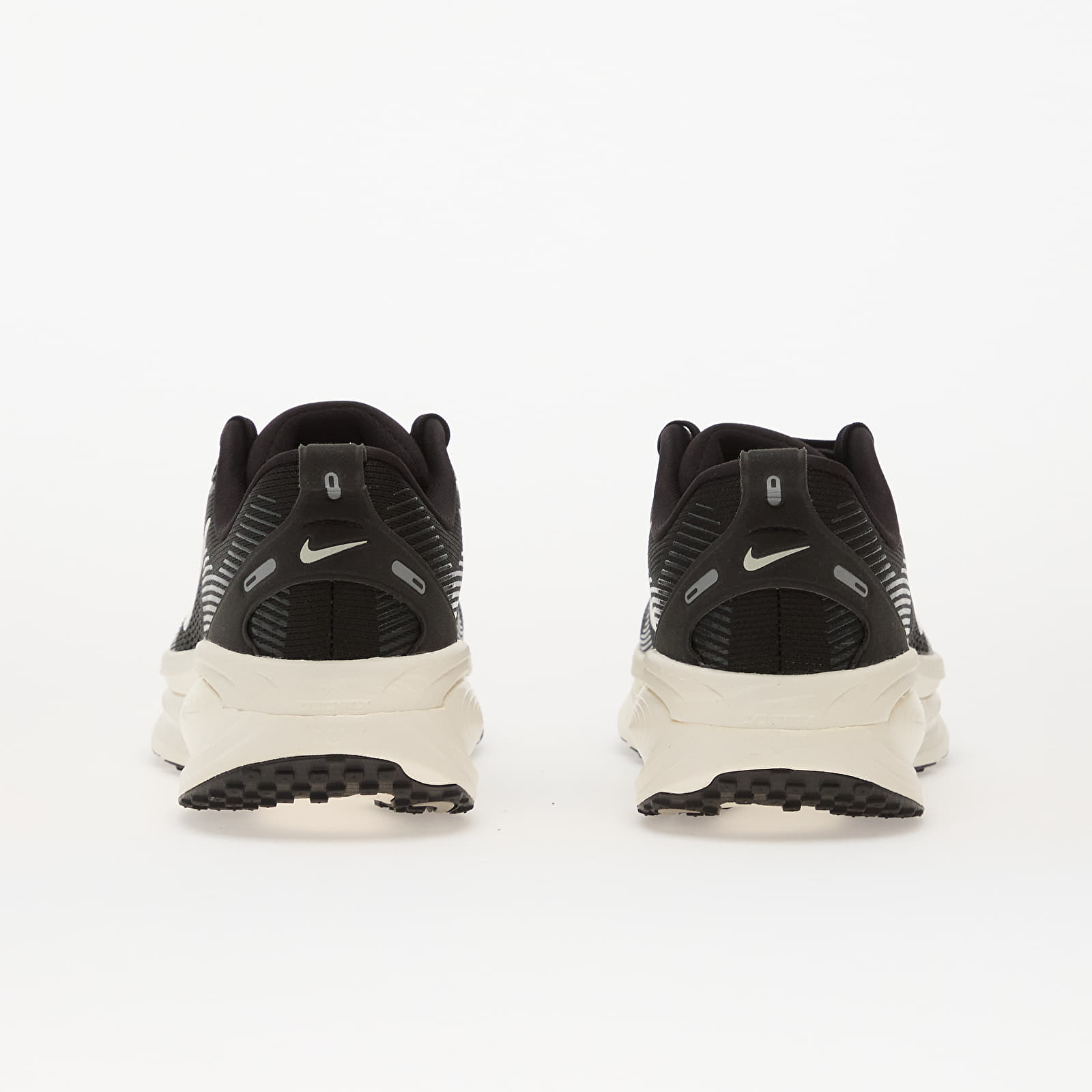 Vyriška avalynė Nike Vomero 18 Black/ Summit White-Coconut Milk-Lt Iron Ore