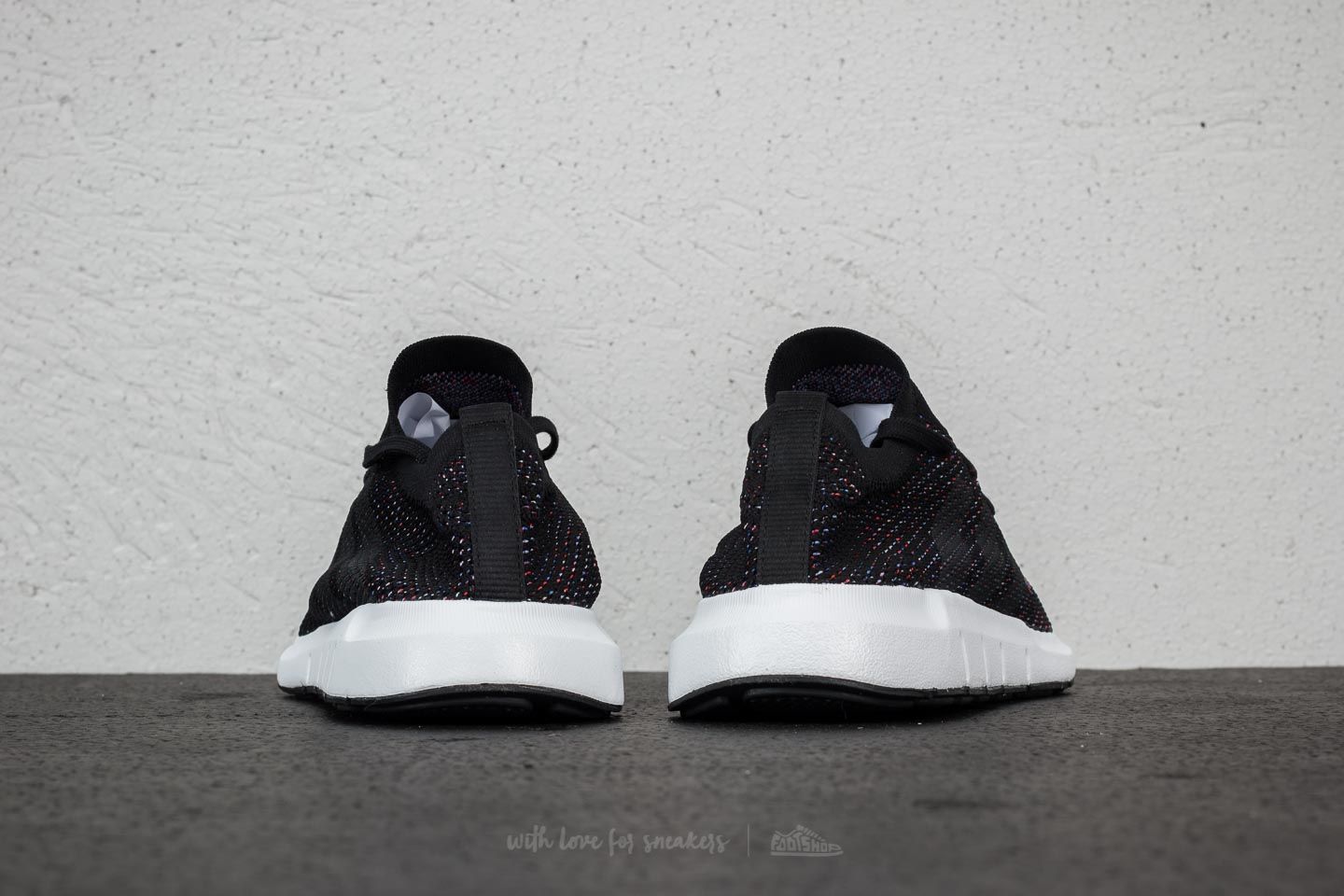 Miesten kengät adidas Swift Run Primeknit Core Black/ Grefiv/ Mgrey