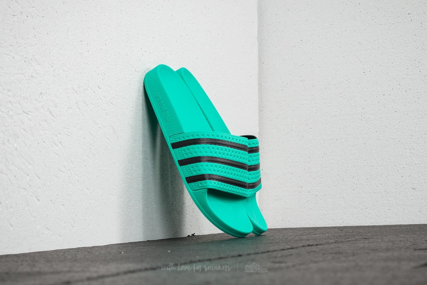 Pánské tenisky a boty adidas Adilette Hire Green/ Core Black/ Hire Green