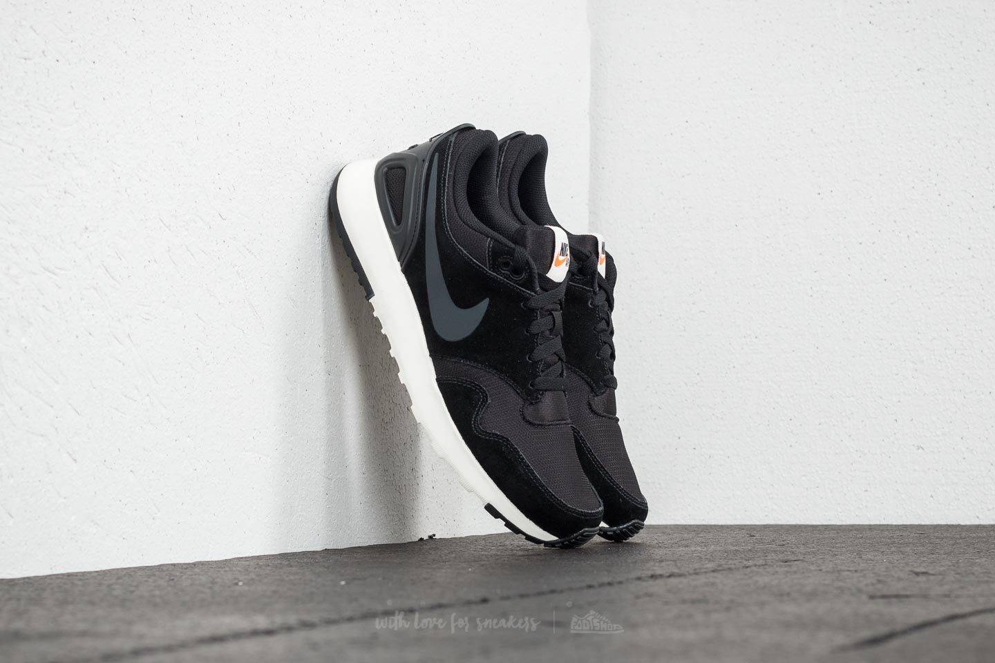 Nike air vibenna on sale black