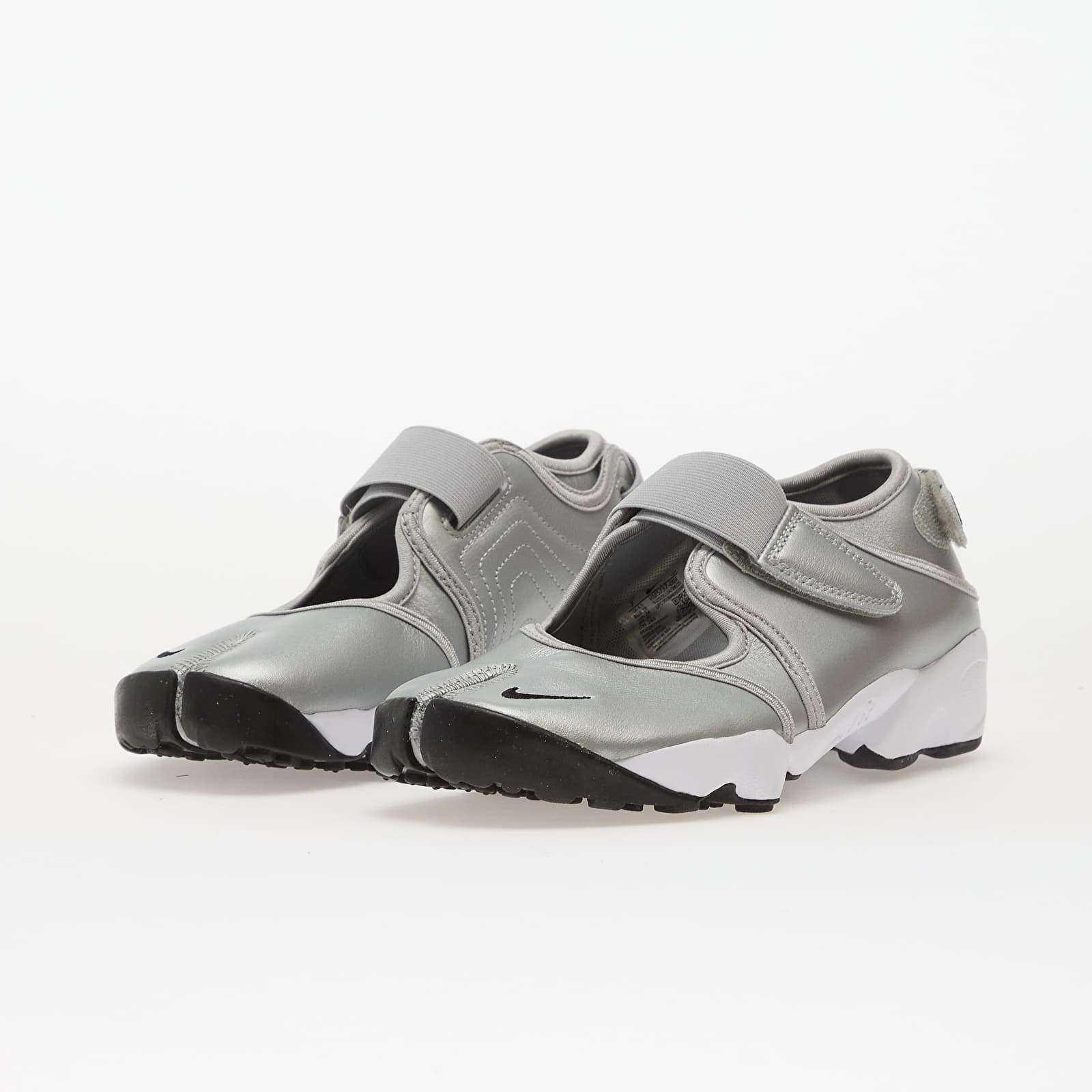 Skor för kvinnor Nike W Air Rift Mtlc Silver/ Sail-Black