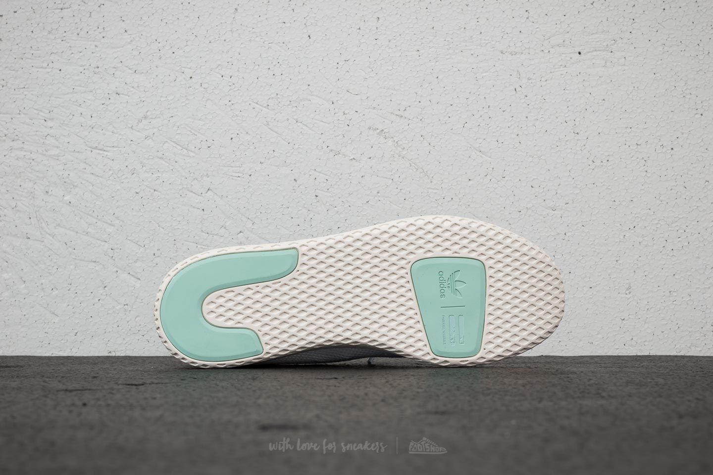 Buty damskie adidas Pharrell Williams Tennis HU J FtwWhite/ Ftw White/ AshGreen