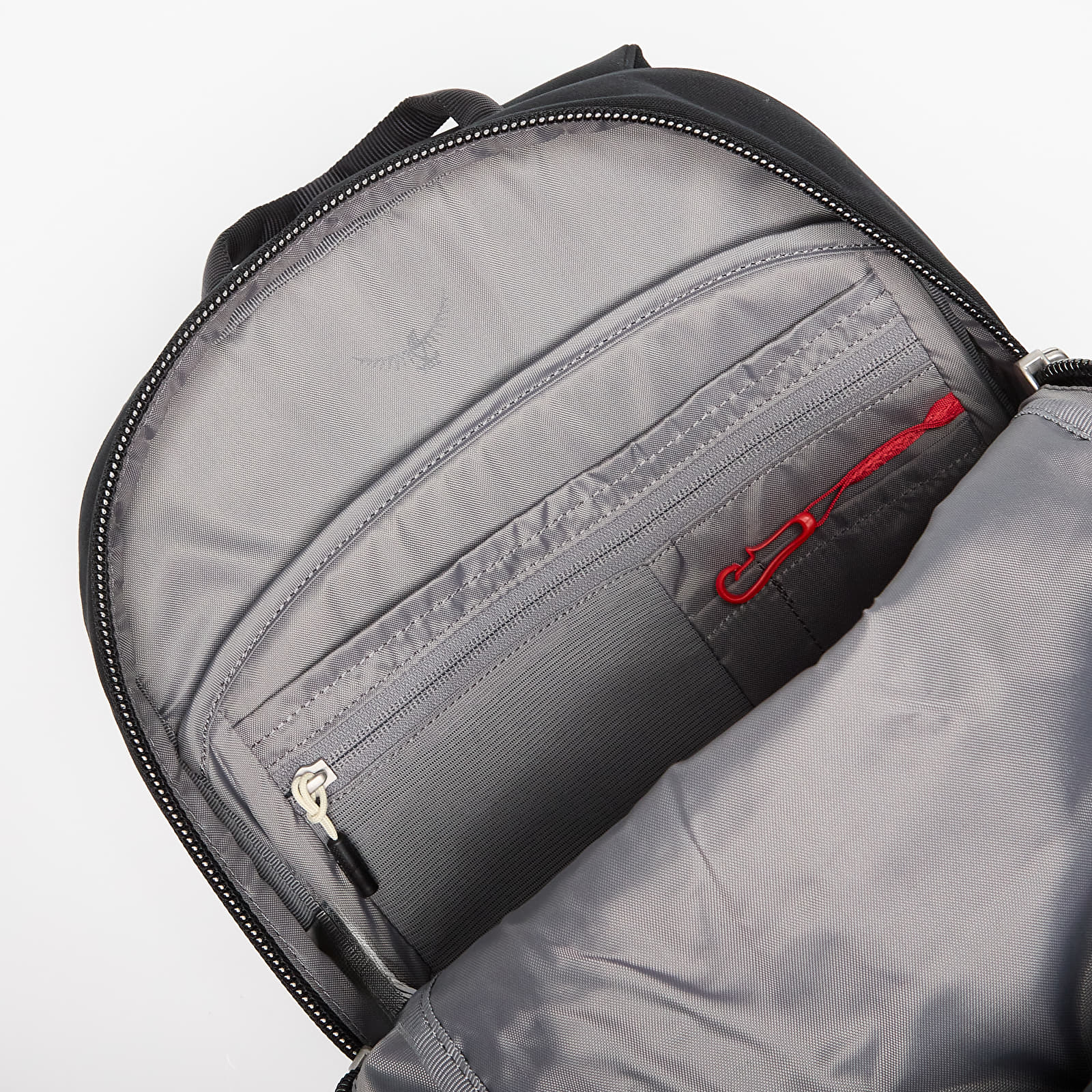Hátizsákok Osprey Arcane Small Day Black