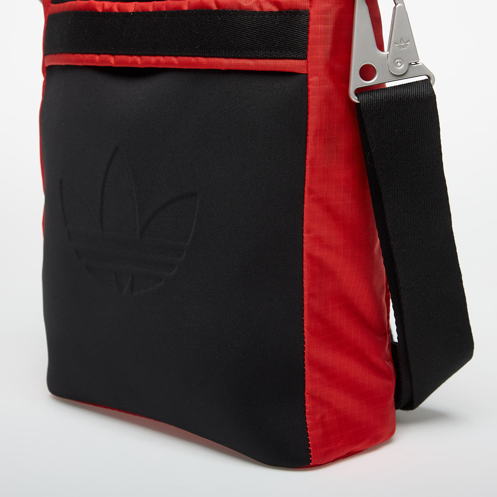 Crossbody-tasker adidas x OG LA La Brea Bucket Bag Vivid Red