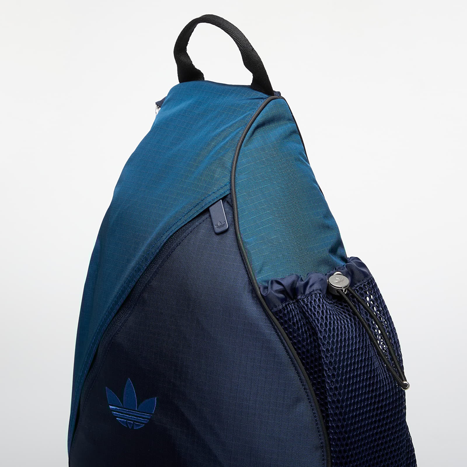 Crossbody чанти adidas x OG LA El Segundo Sling Bag Collegiate Navy