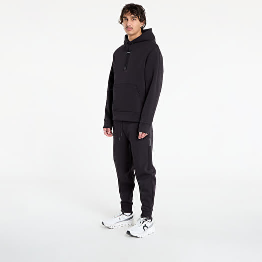 On Focus Tech Hoodie Black | Footshop