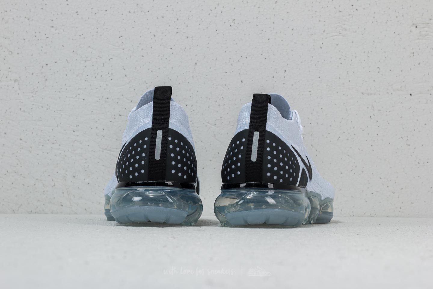 Nike vapormax flyknit hotsell 2 white and black
