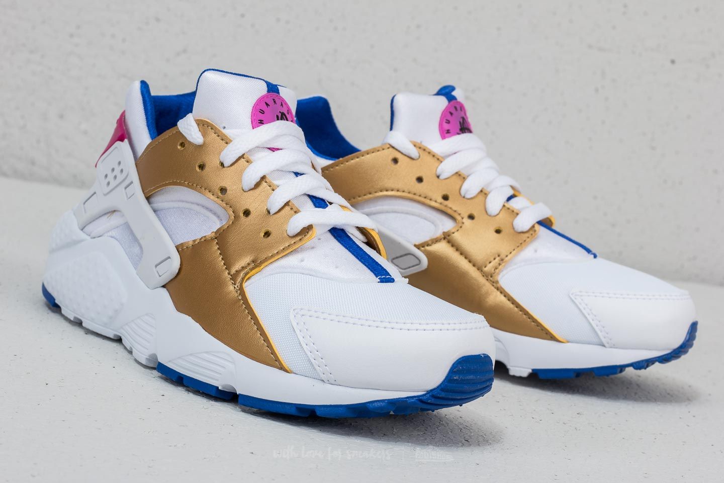 white and gold huaraches