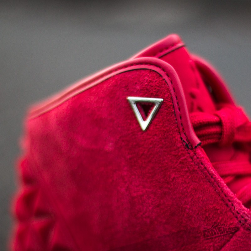 Jordan instigator red store