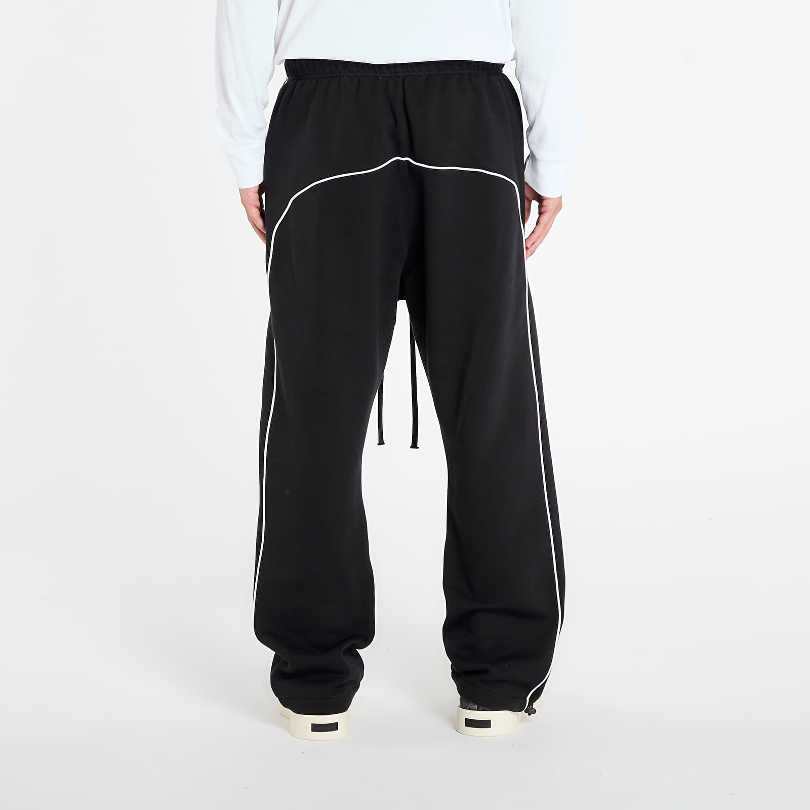 Анцузи Fear of God Essentials Relaxed Sweatpant With Piping Jet Black/ Cloud White