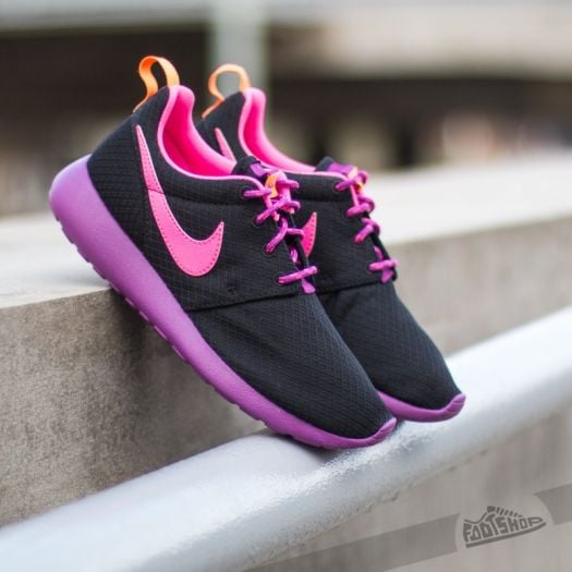 Women s shoes Nike Rosherun GS Black Pink Powder Footshop
