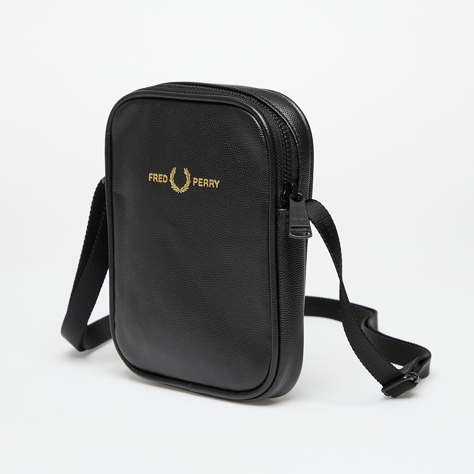 Crossbody чанти FRED PERRY Scotchgrain Leather Side Bag Black