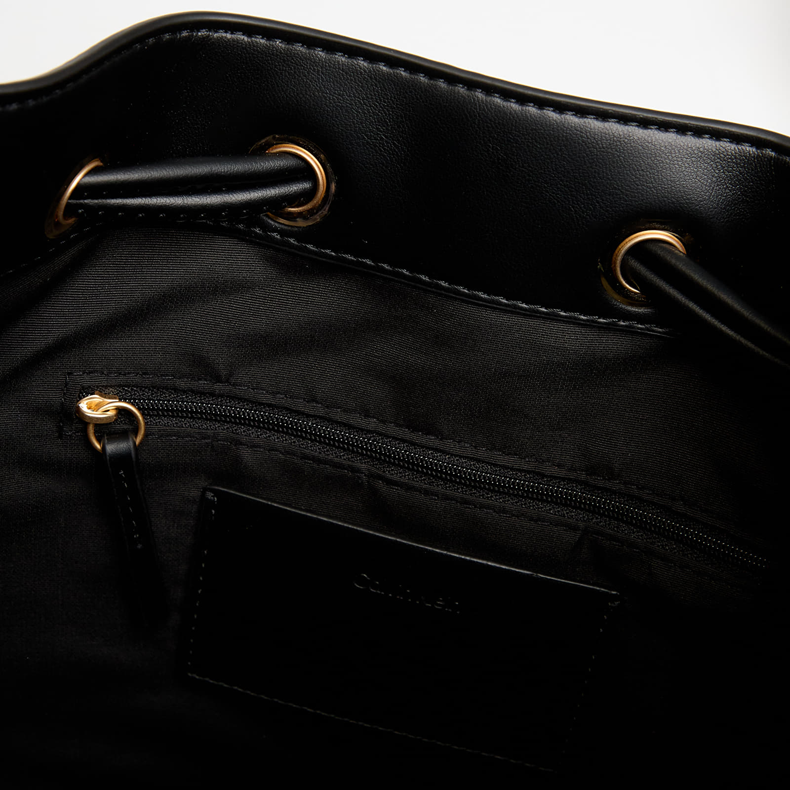 Męskie torby na ramię Calvin Klein Jeans Sandi Bucket Bag Black