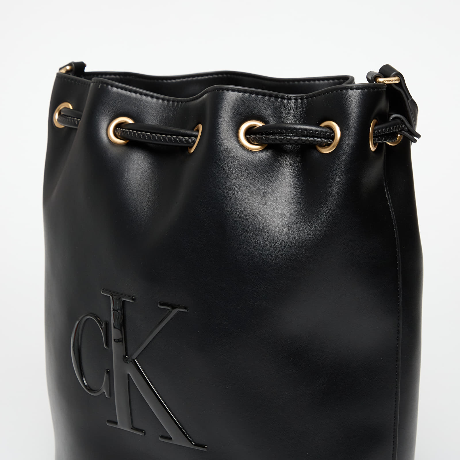 Męskie torby na ramię Calvin Klein Jeans Sandi Bucket Bag Black