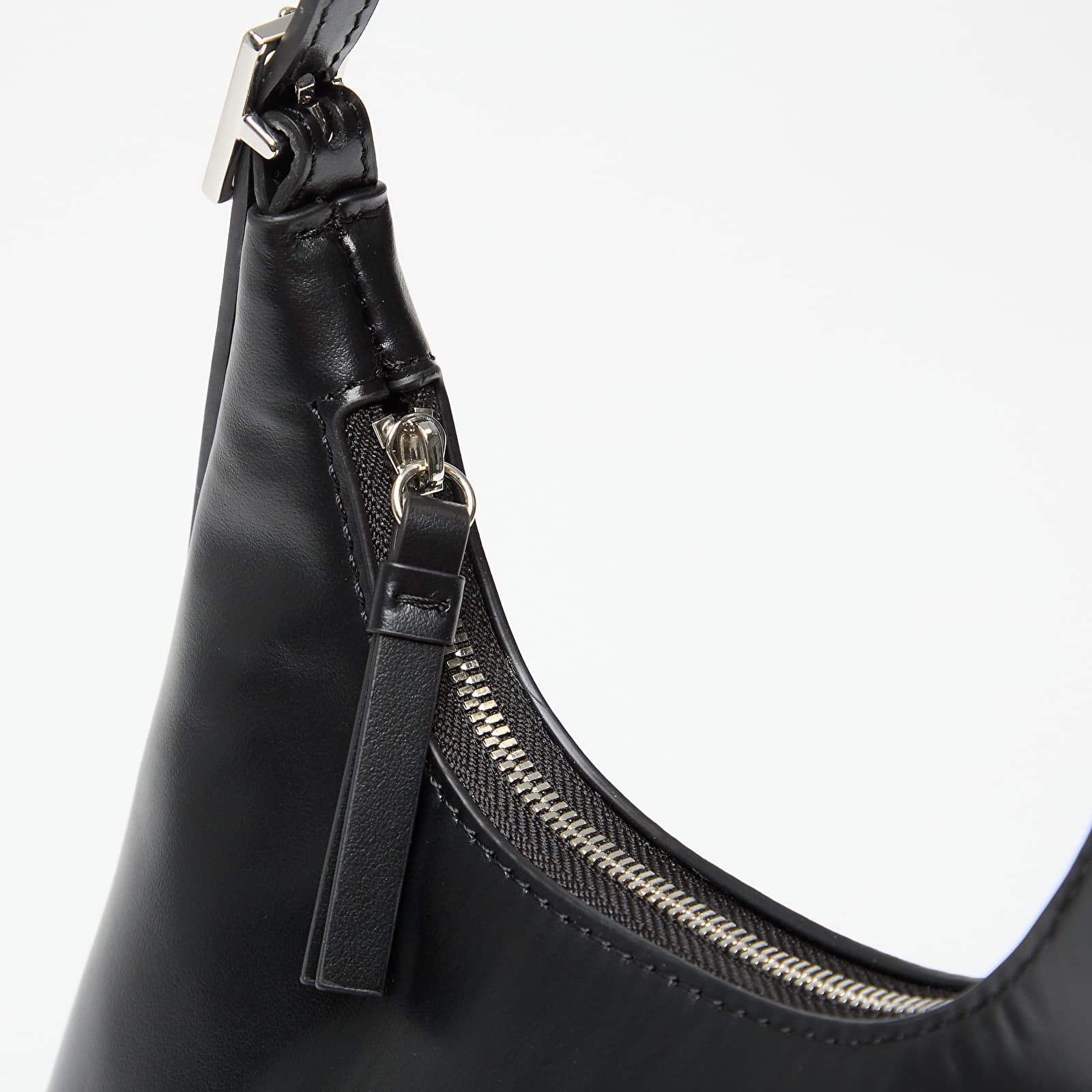 Torby przez ramię Calvin Klein Emblem Hw Leather Mini Shoulder Bag Black