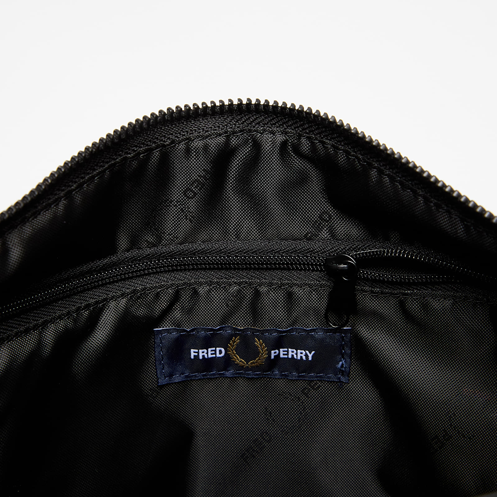Ristilaukut FRED PERRY Nylon Badge Crossbody Bag Black