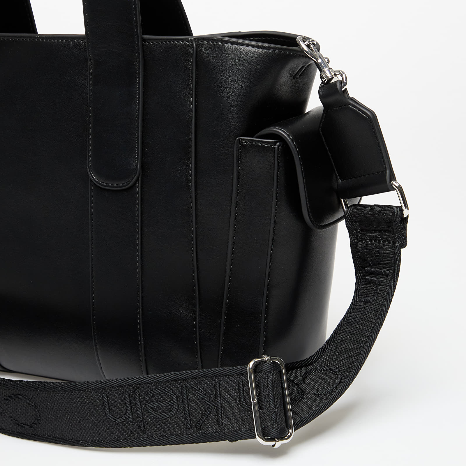 Férfi válltáskák Calvin Klein Webbing Strap Small Tote Black