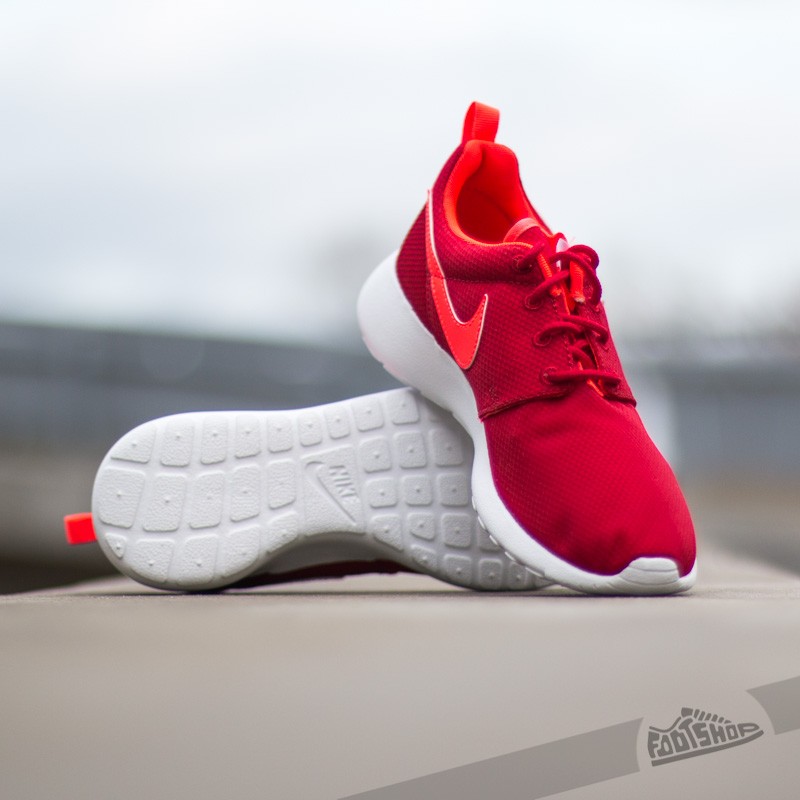 Buty damskie Nike Rosherun (GS) Gym Red/Bright Crimson