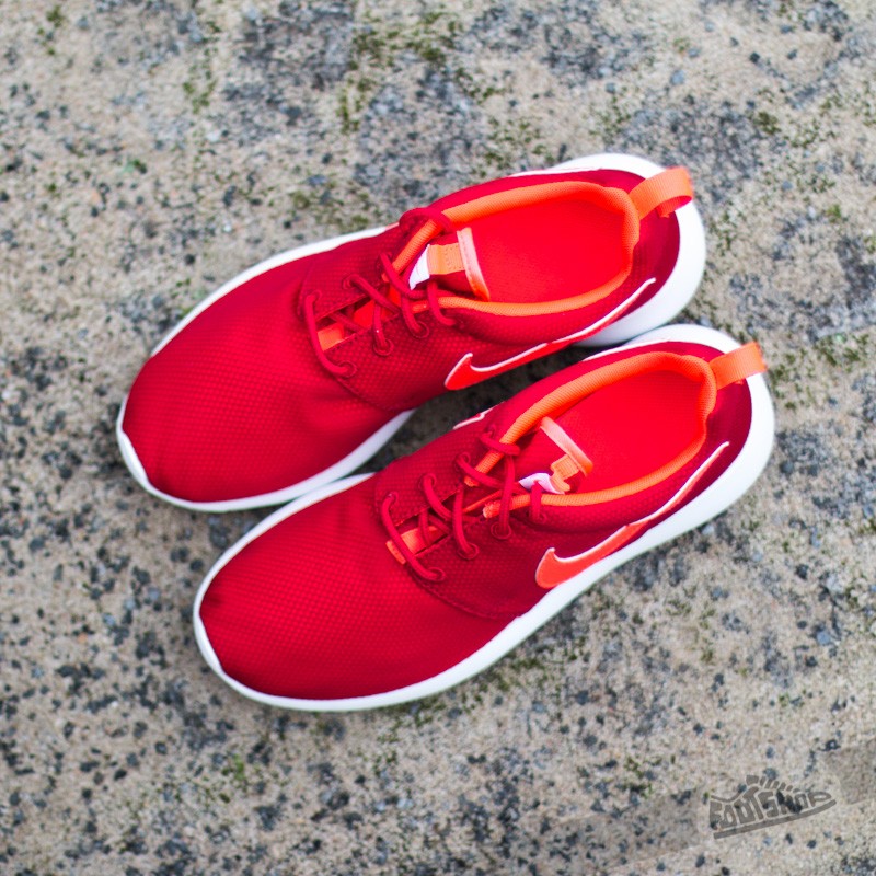 Buty damskie Nike Rosherun (GS) Gym Red/Bright Crimson