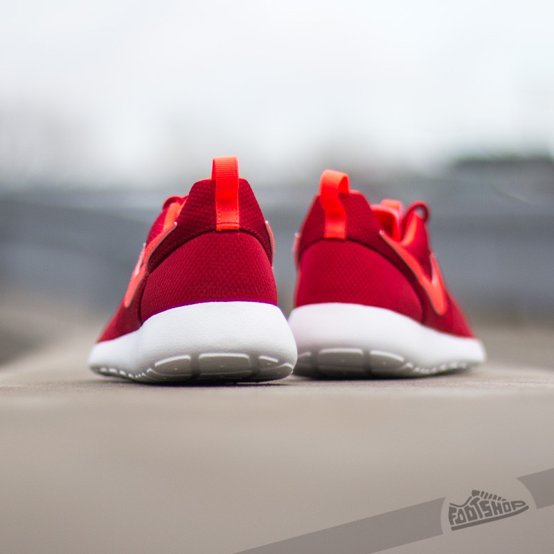 Buty damskie Nike Rosherun (GS) Gym Red/Bright Crimson