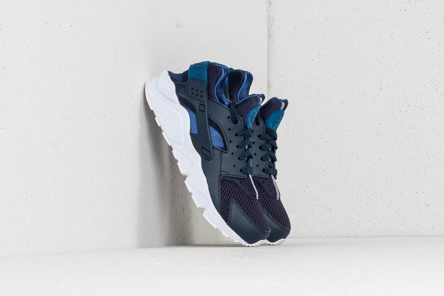 Huarache blue and white best sale