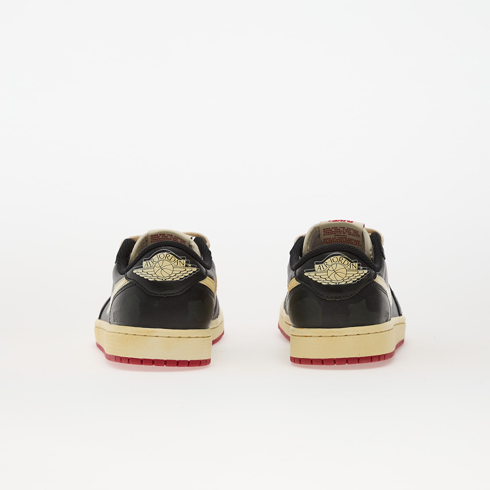 Sko til mænd Nigel Sylvester x Air Jordan 1 Low OG “Nitro” (IB8958-001) Black/ Muslin-Varsity Red