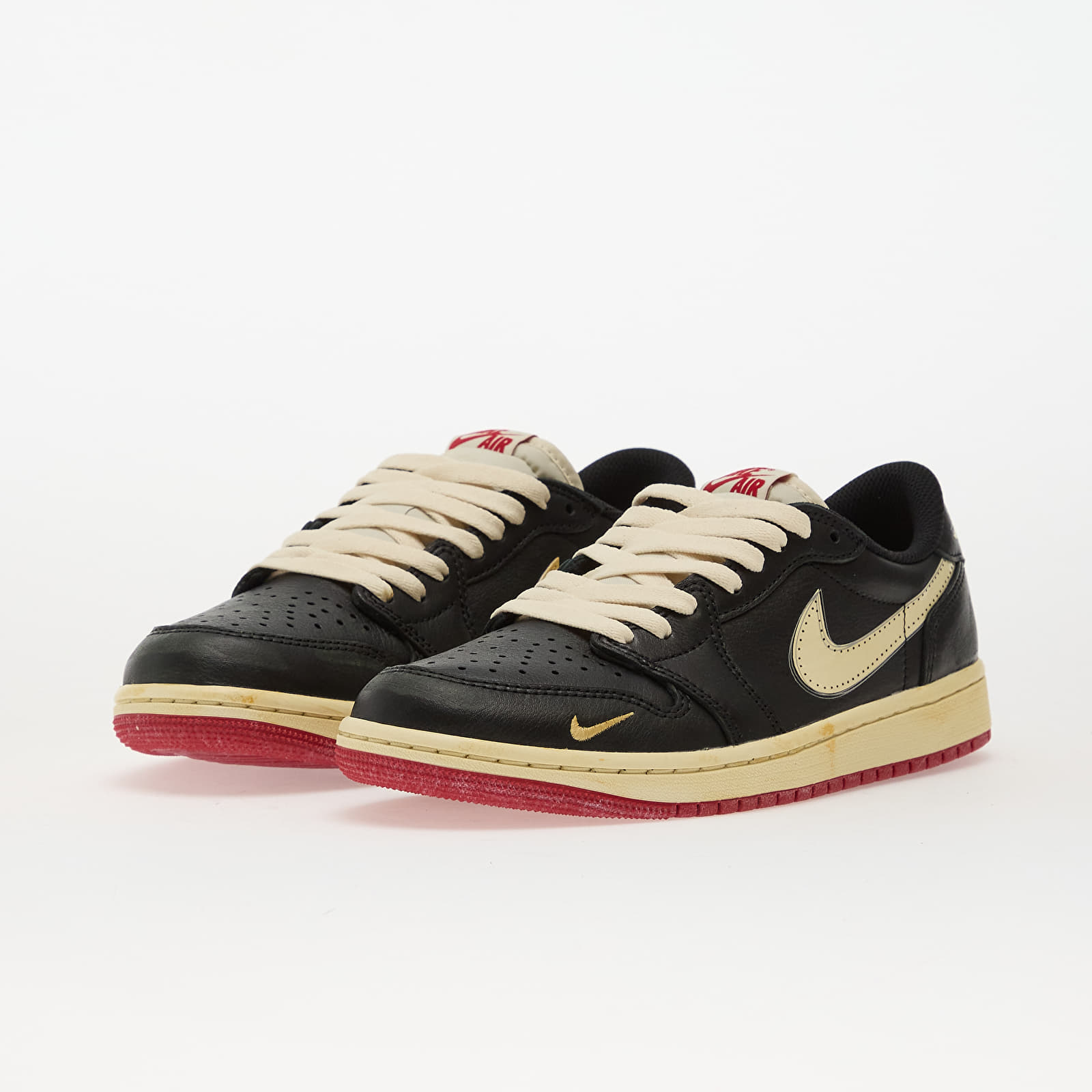 Sko til mænd Nigel Sylvester x Air Jordan 1 Low OG “Nitro” (IB8958-001) Black/ Muslin-Varsity Red
