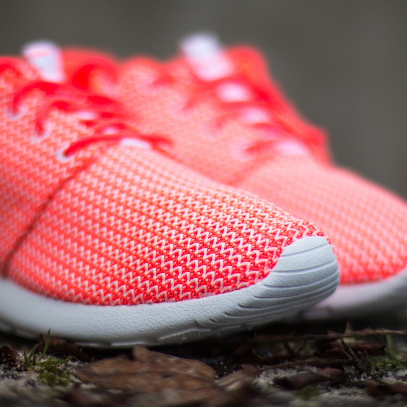 Damen Sneaker und Schuhe Nike WMNS Rosherun Hot Lava/White