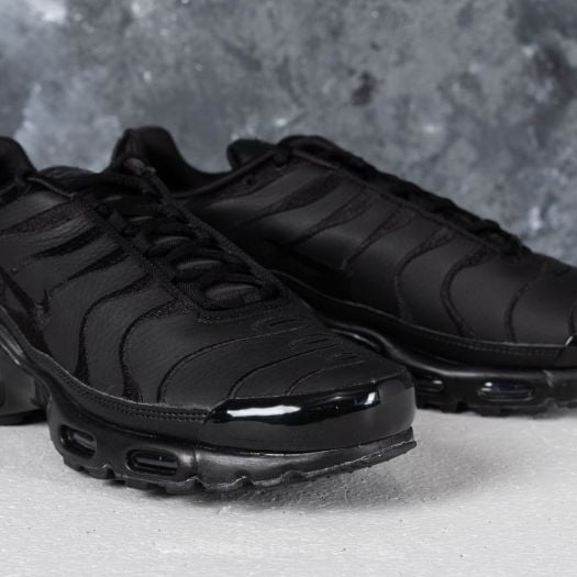 Black leather air max plus hotsell