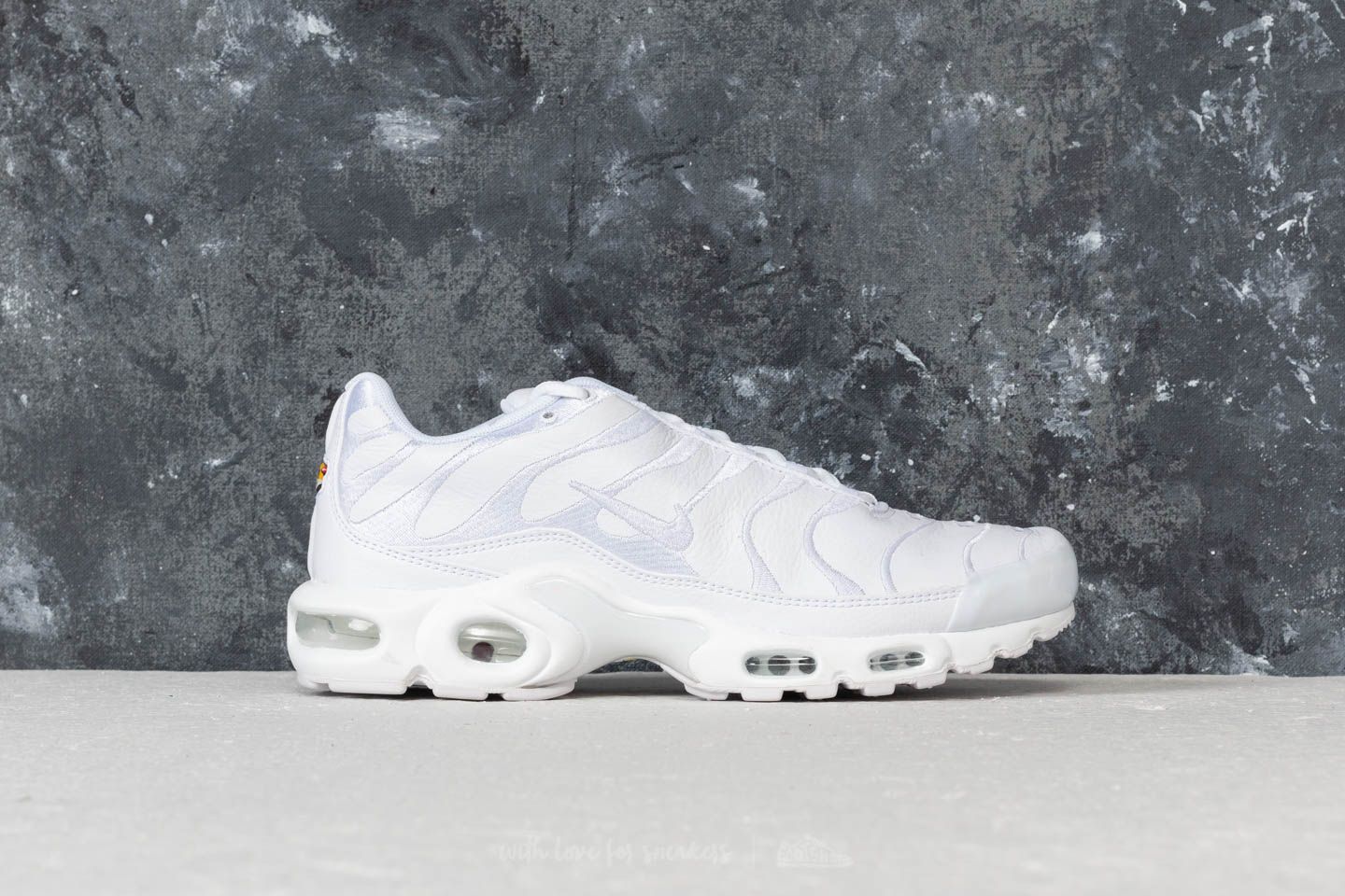 White leather deals air max plus