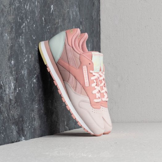 Pale pink reebok hot sale
