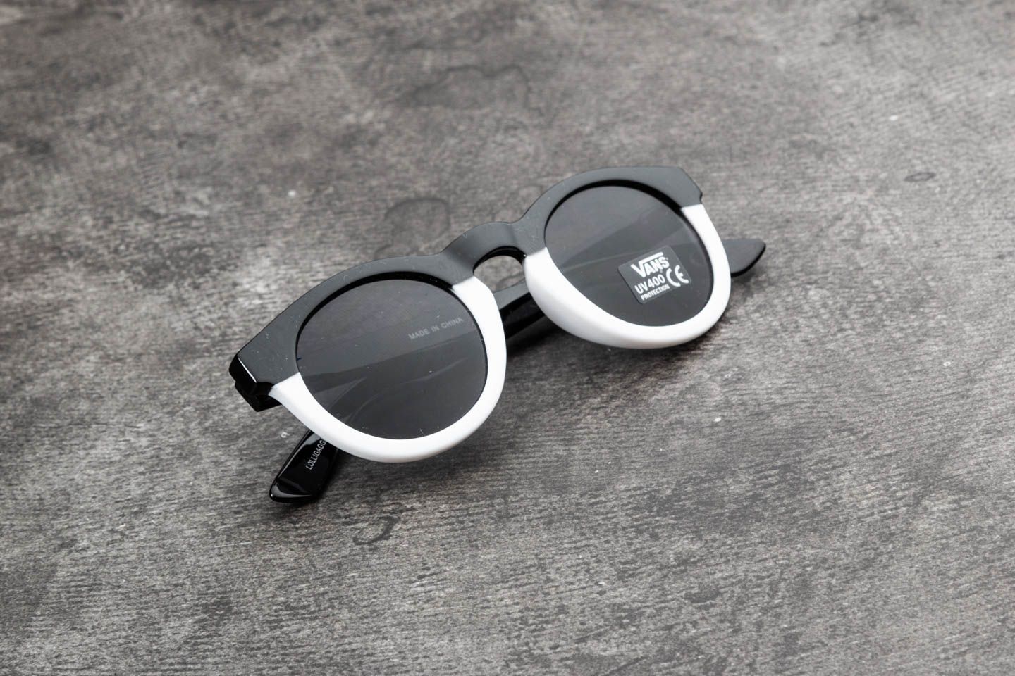 Sunglasses Vans Lolligagger Sunglasses Solid Black-White