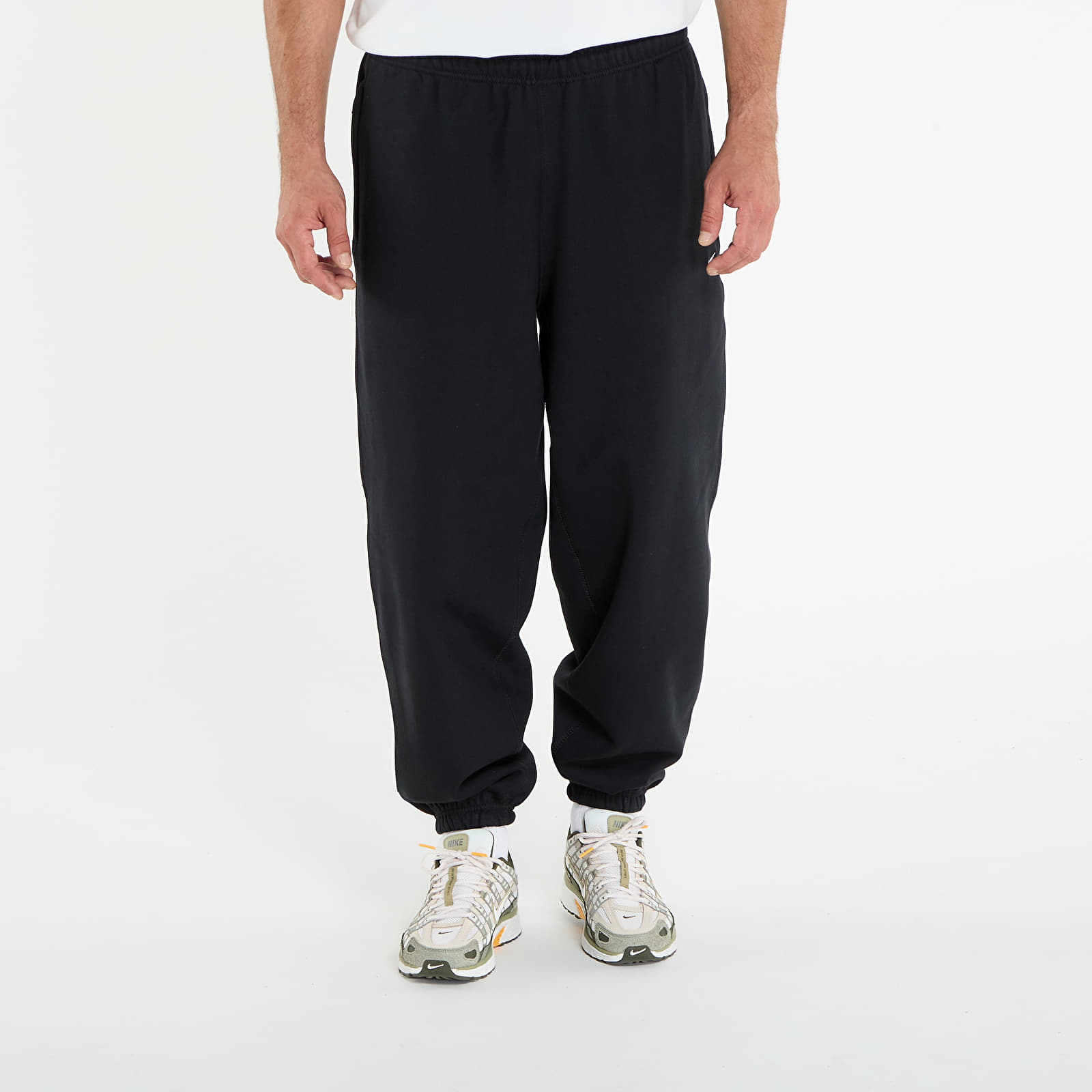Jogger Pants Nike Solo Swoosh Men's Cuffed Fleece Pants Black/ Black/ White