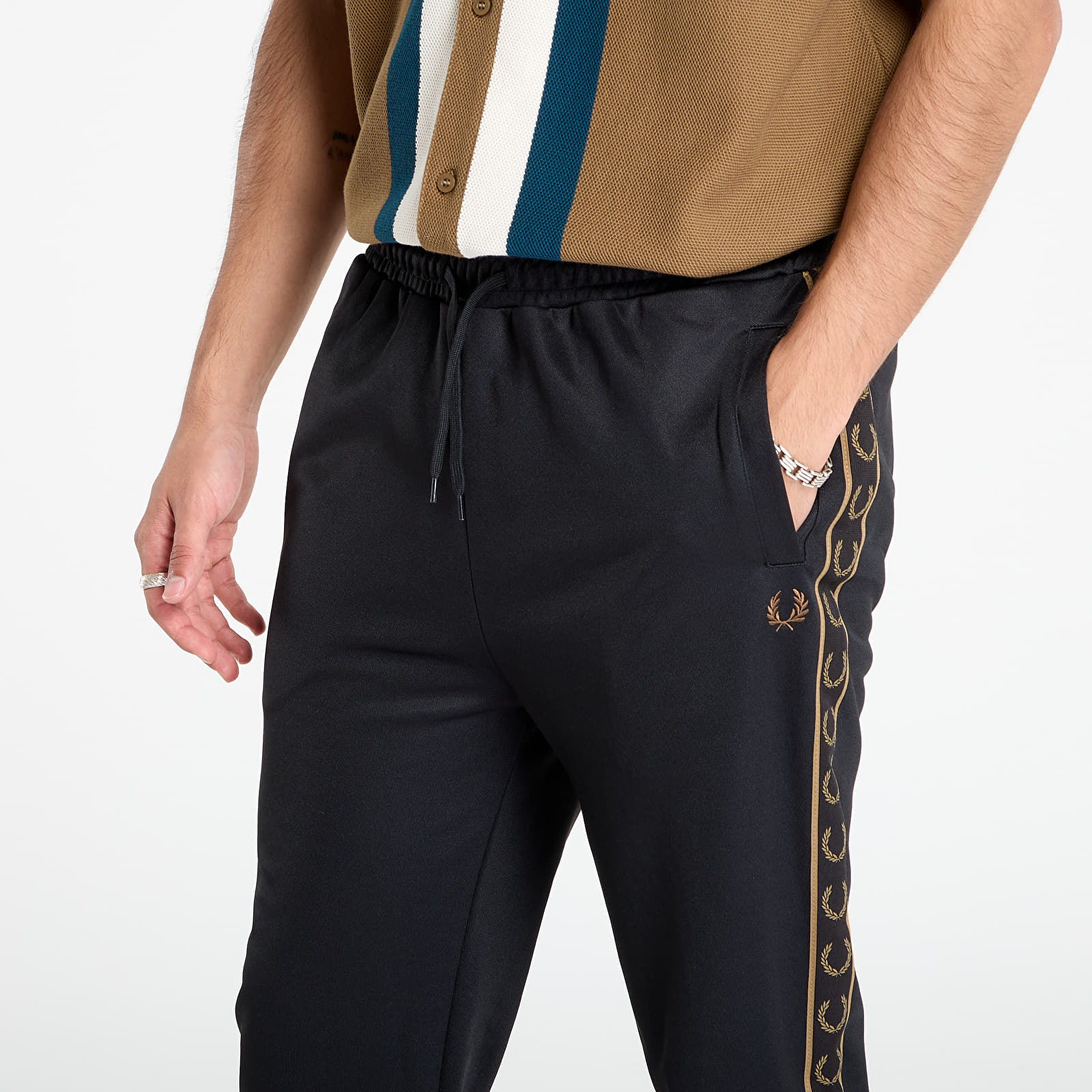 Bukser FRED PERRY Contrast Tape Track Pant Black/ Shadedston