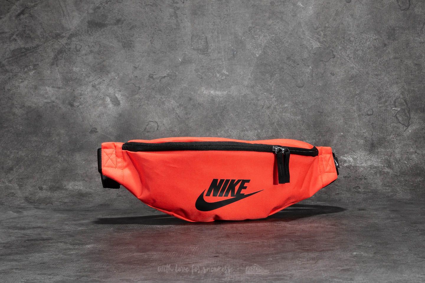 Madingi krepšiai Nike Heritage Hip Pack Rush Coral/ Black