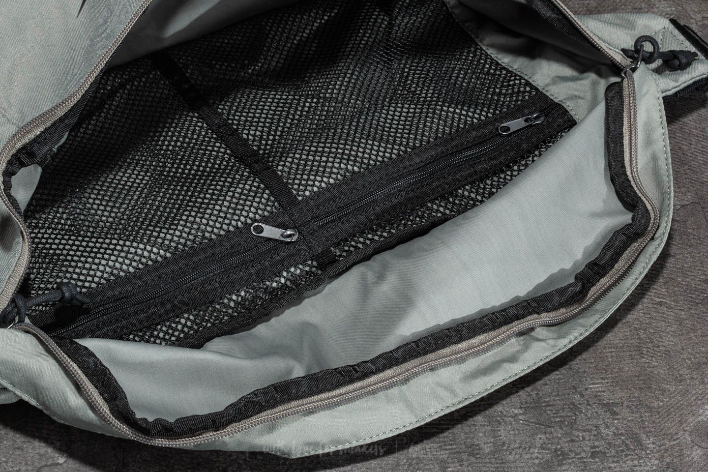 Övtáskák Nike Tech Hip Pack Dark Stucco/ Black/ Black