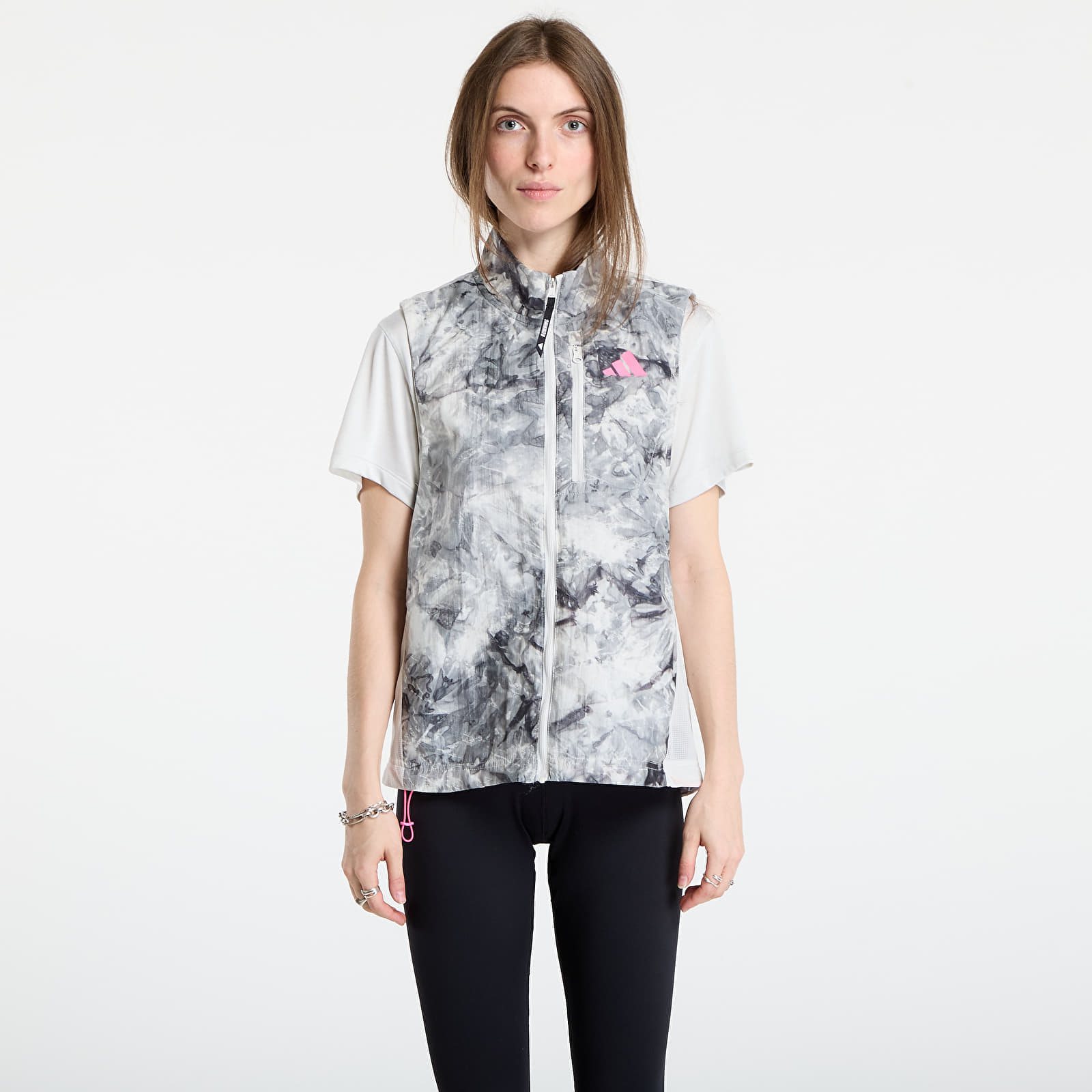 Vestă adidas Own The Run Spray Dye Vest Orbit Grey/ Cardboard S