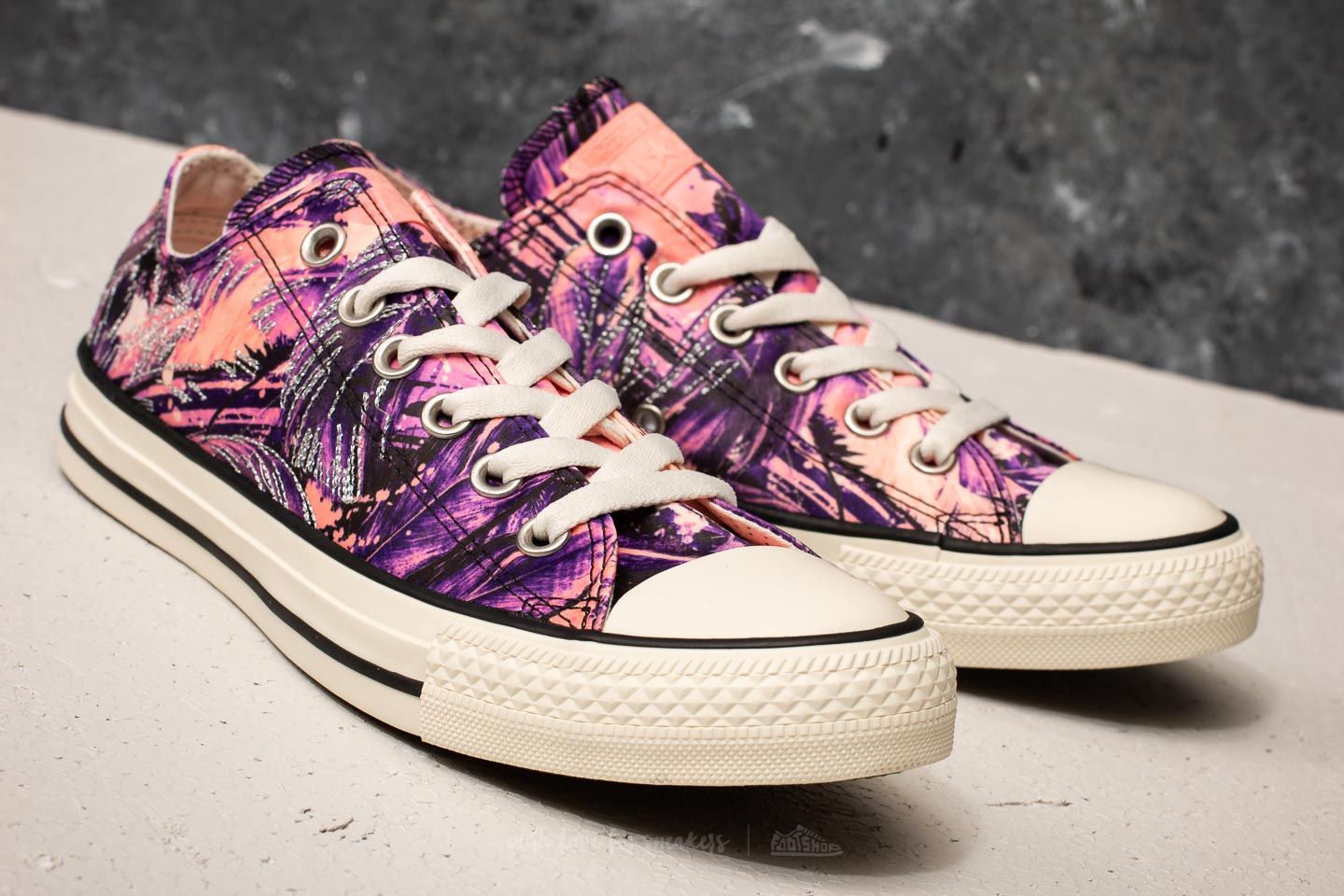 Women s shoes Converse Chuck Taylor All Star Ox Hyper Royal Pale Coral Erget Footshop