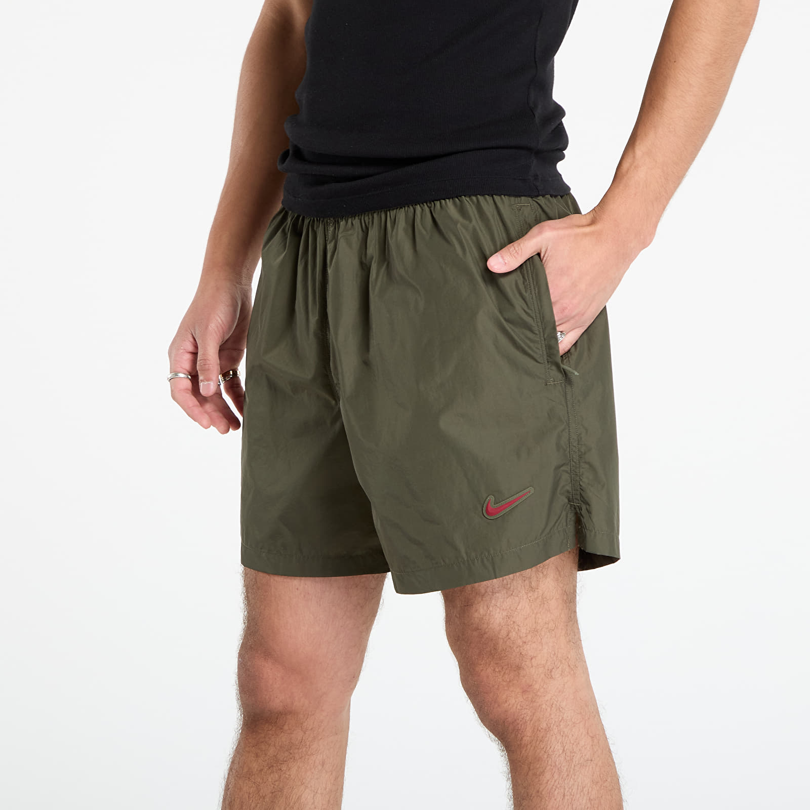 Kratke hlače Nike x NOCTA Cardinal Nylon Shorts Cargo Khaki/ Smoke Grey/ Team Red
