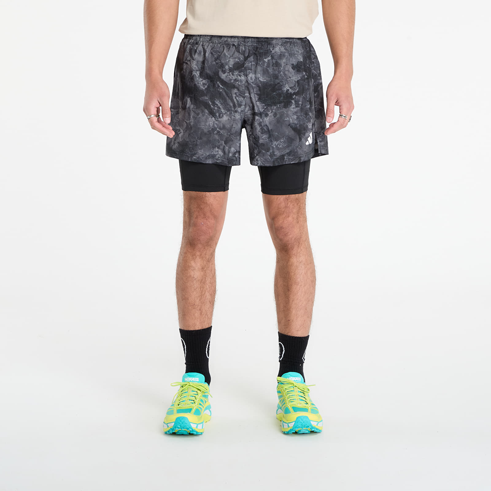 Kraťasy adidas Own The Run Spray Dye 2-In-1 Short Grey Four/ Black