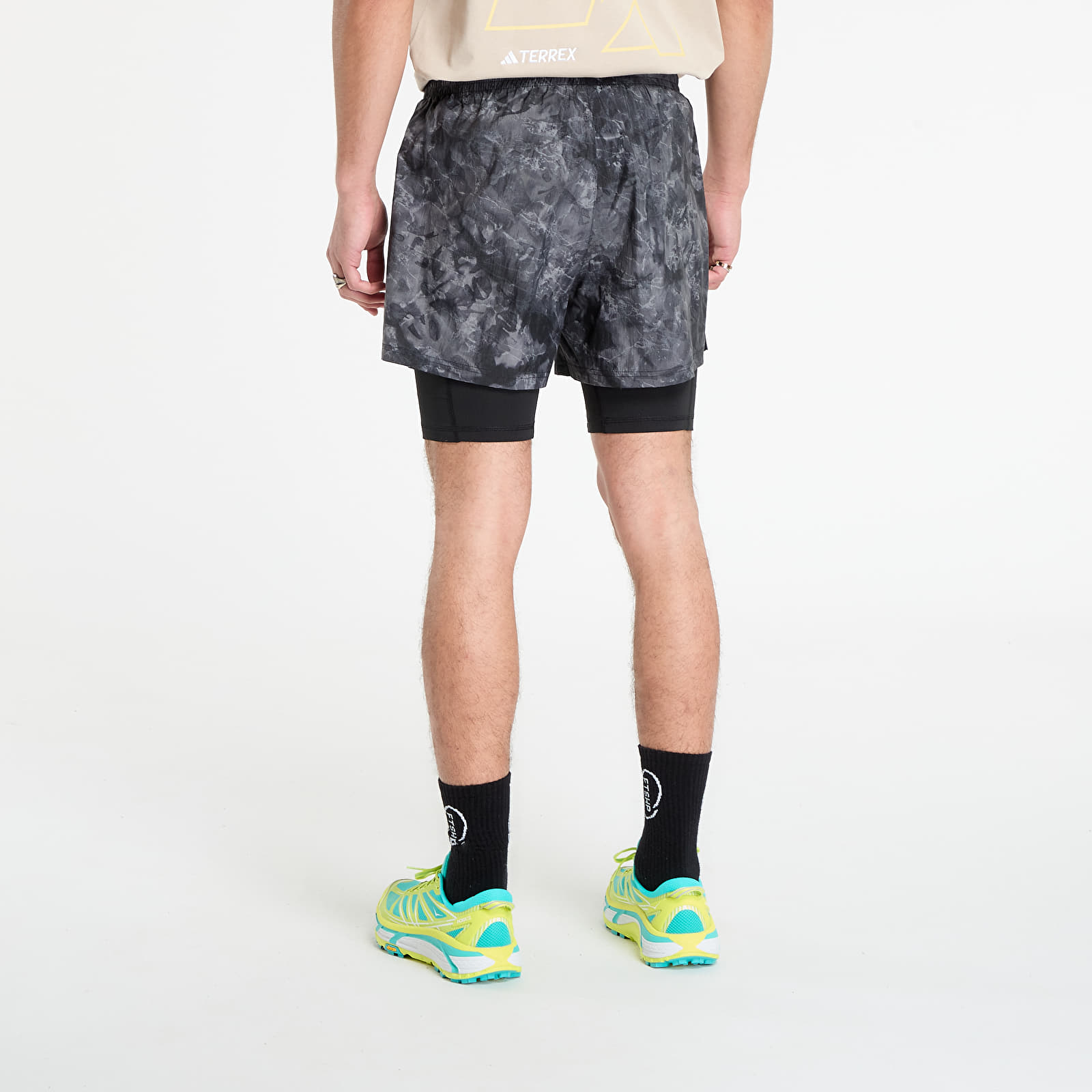 Kraťasy adidas Own The Run Spray Dye 2-In-1 Short Grey Four/ Black