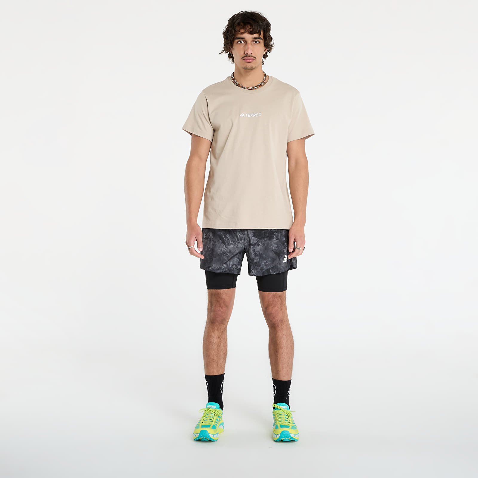 Kraťasy adidas Own The Run Spray Dye 2-In-1 Short Grey Four/ Black