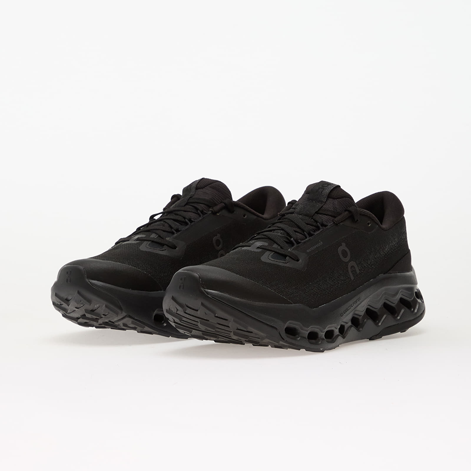 Pánske tenisky a topánky On M Cloudsurfer Trail 2 Wp Black/ Black