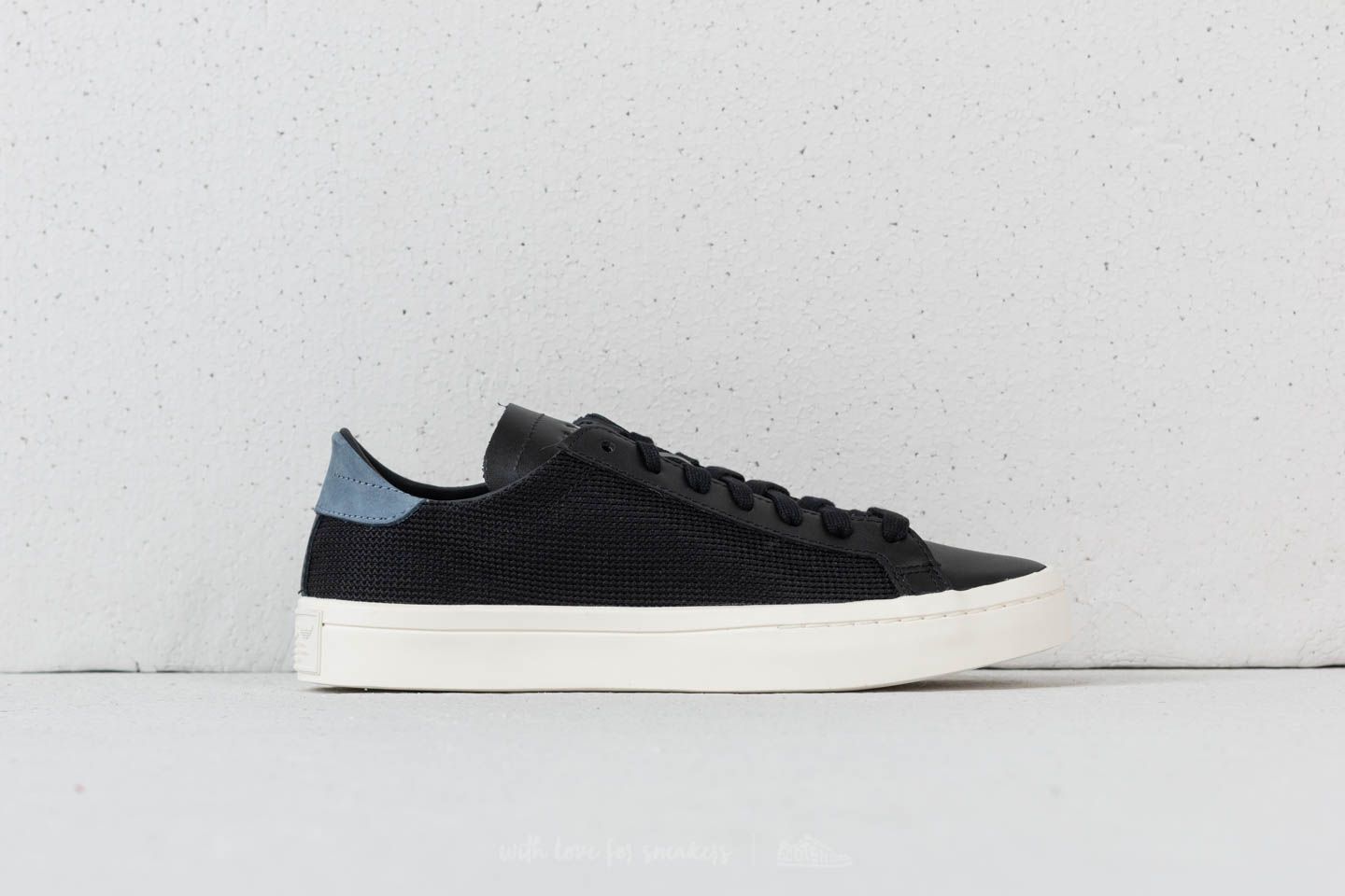 Adidas court vantage w discount