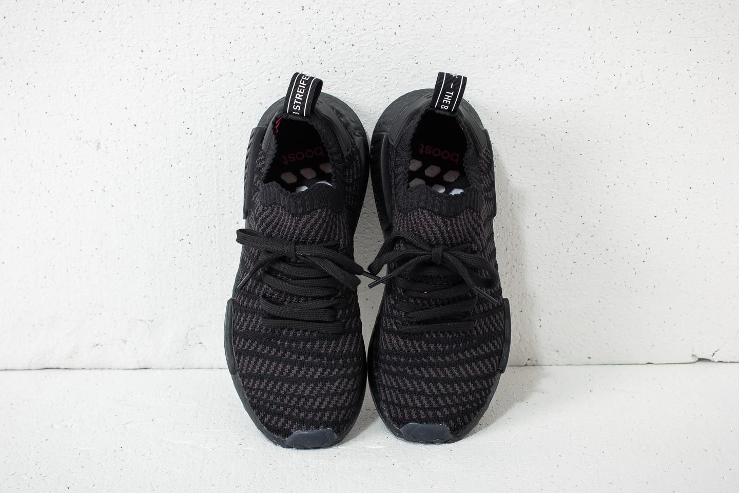 Stlt triple black shop
