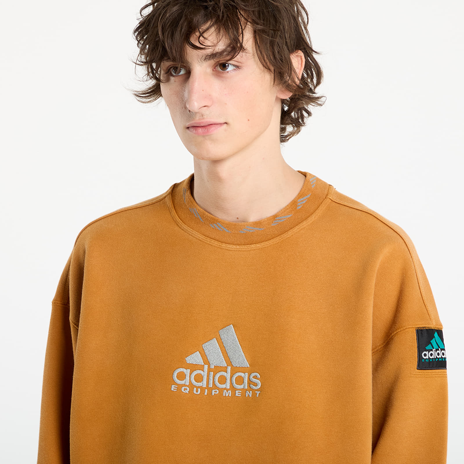 Sweatjacken und Sweatshirts adidas Equipment Reflective Embroidery Crew Craft Ochre/ Lucid Pink