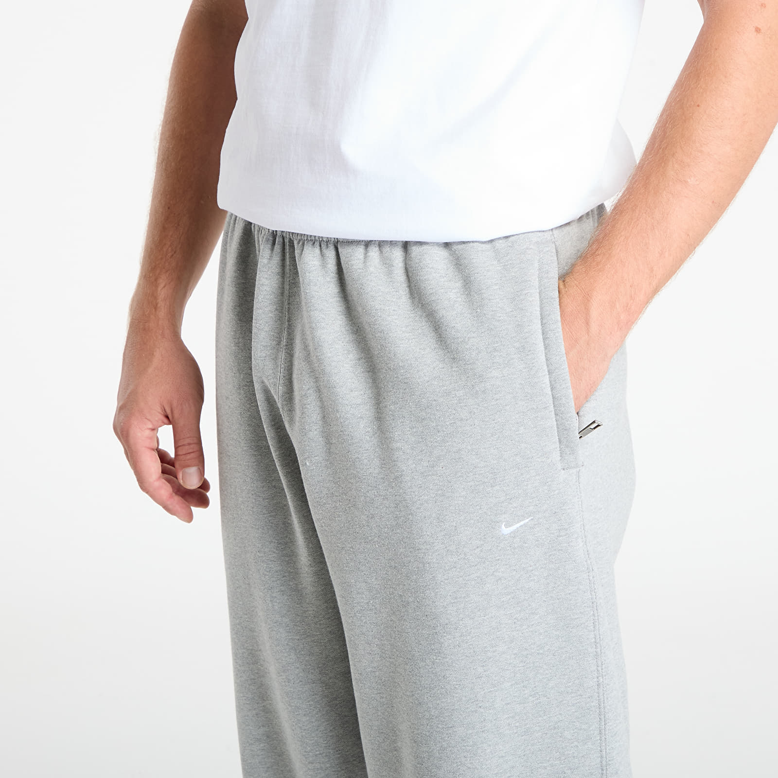Φόρμες Nike Solo Swoosh Men's Cuffed Fleece Pants Dk Grey Heather/ Lt Smoke Grey/ White