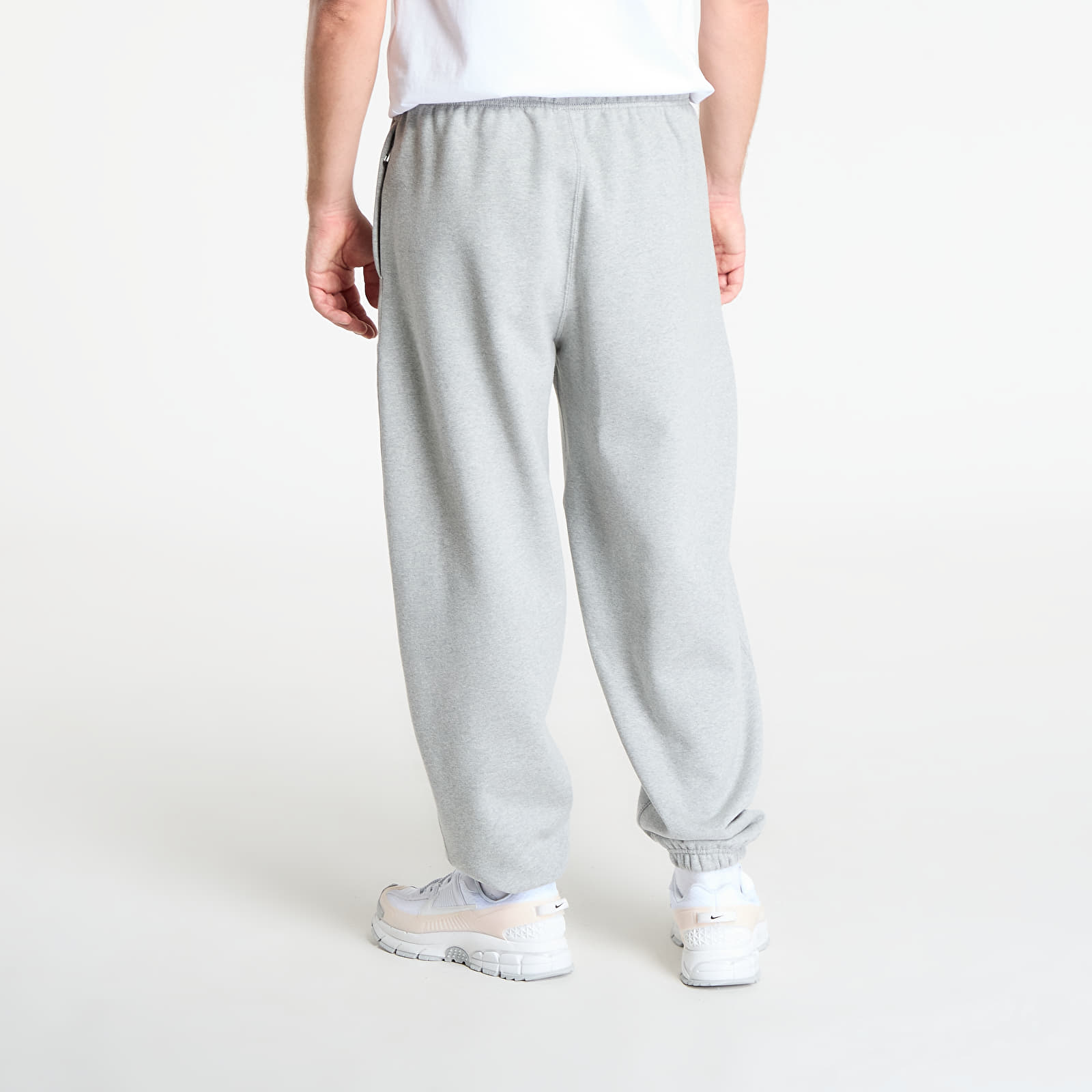 Φόρμες Nike Solo Swoosh Men's Cuffed Fleece Pants Dk Grey Heather/ Lt Smoke Grey/ White